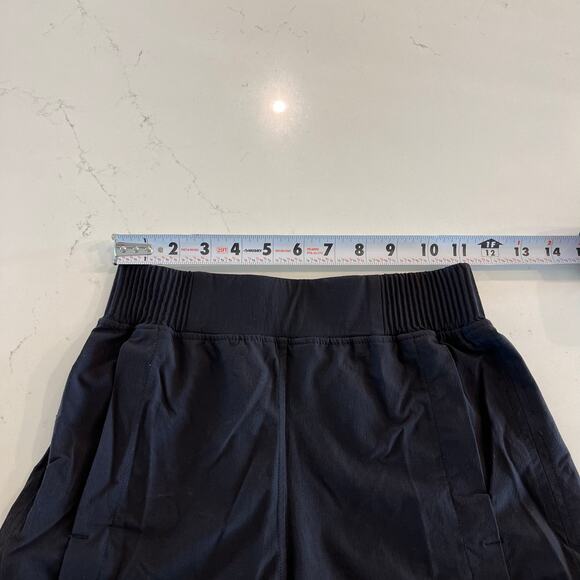 Lululemon Stretch Woven Relaxed-Fit High-Rise Shorts 4" Size XXS - Picture 8 of 10